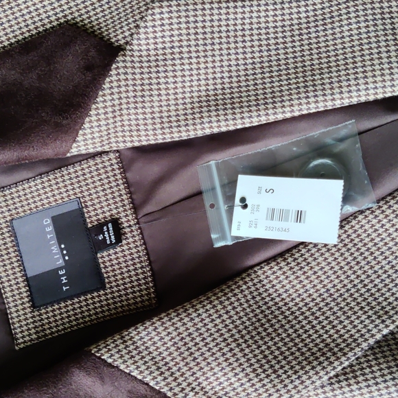 The Limited Blazer Jacket 🧥 - Picture 2 of 8